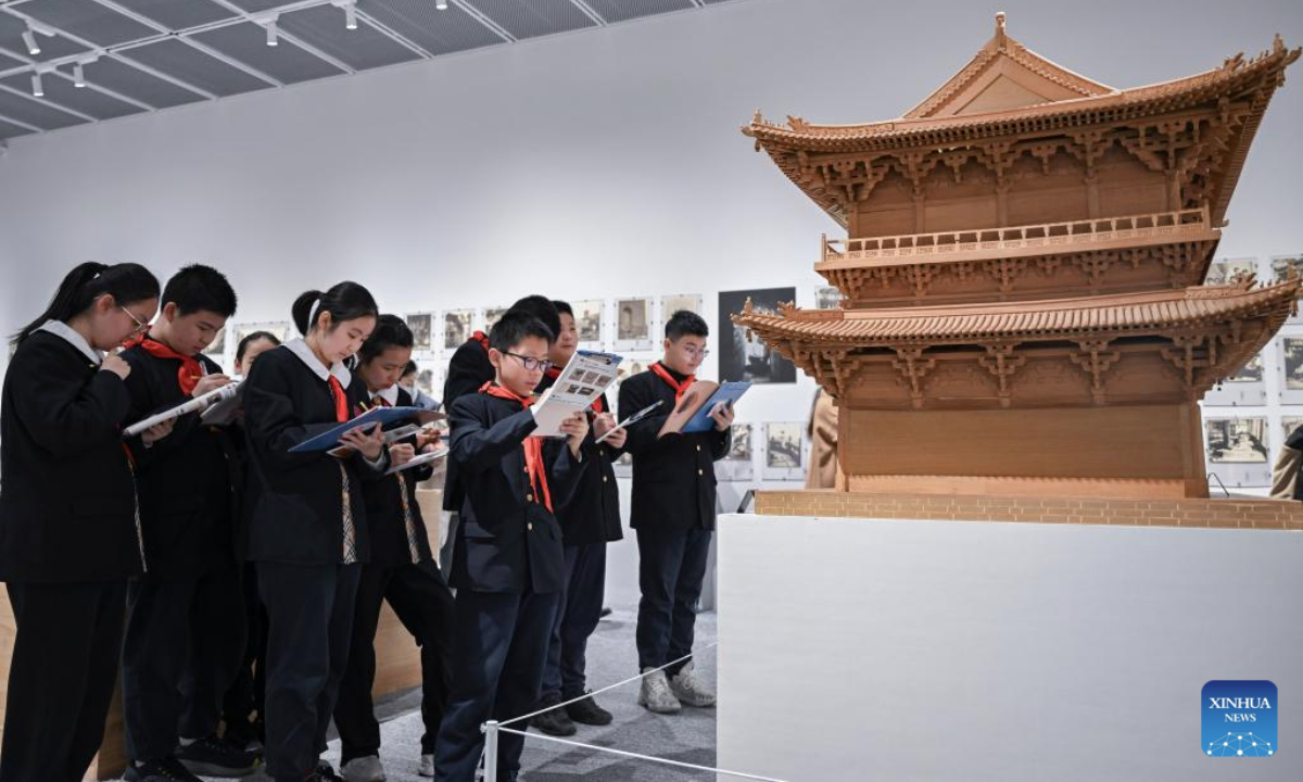 抢眼